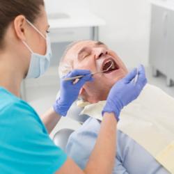 Nachsorge bei einem Parodontitis-Patienten